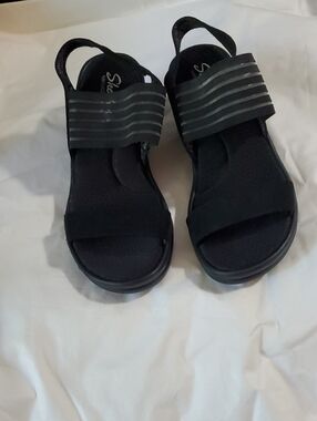 Skechers Women's Size 8 Black Stretch-Strap Sandals